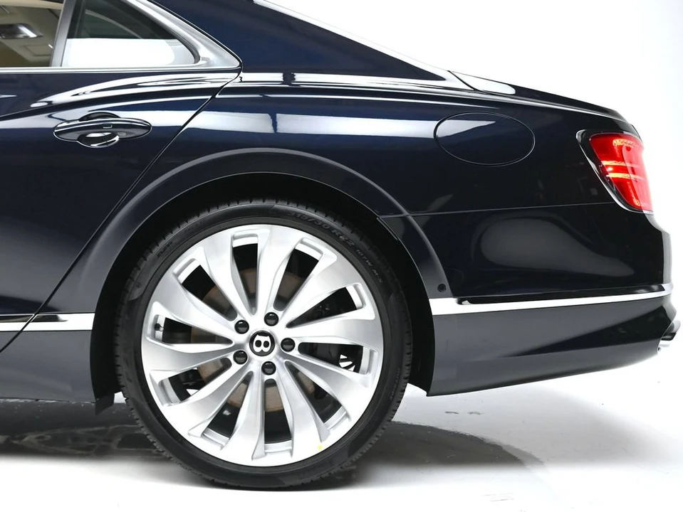 2026 Bentley Continental Flying Spur - Image 9 of 31