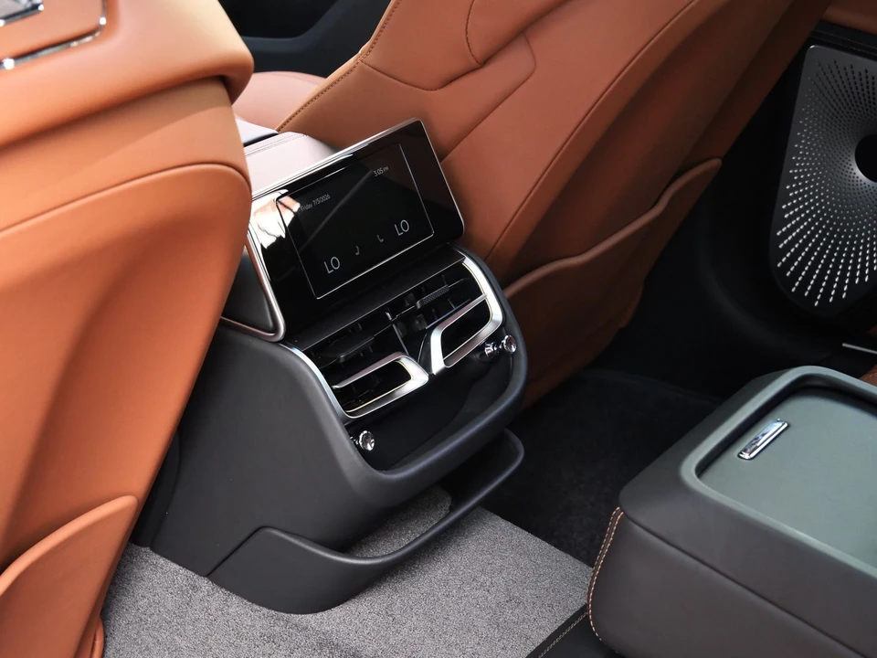 2026 Bentley - Image 21 of 29