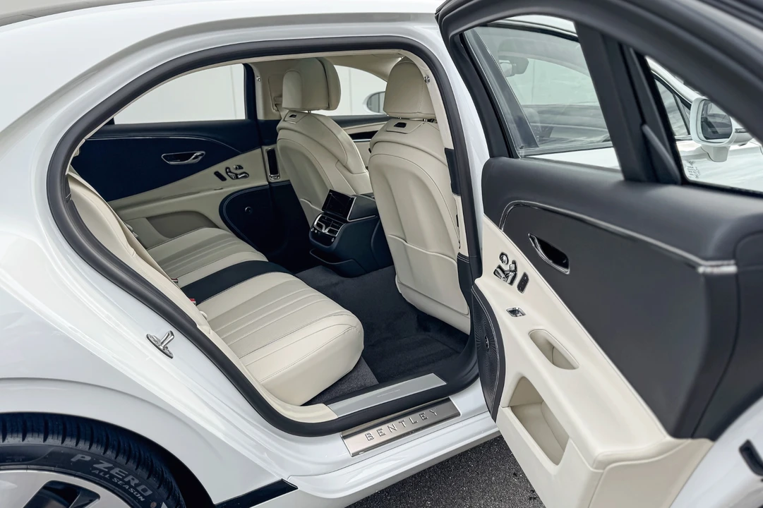 2026 Bentley Continental Flying Spur - Image 24 of 27