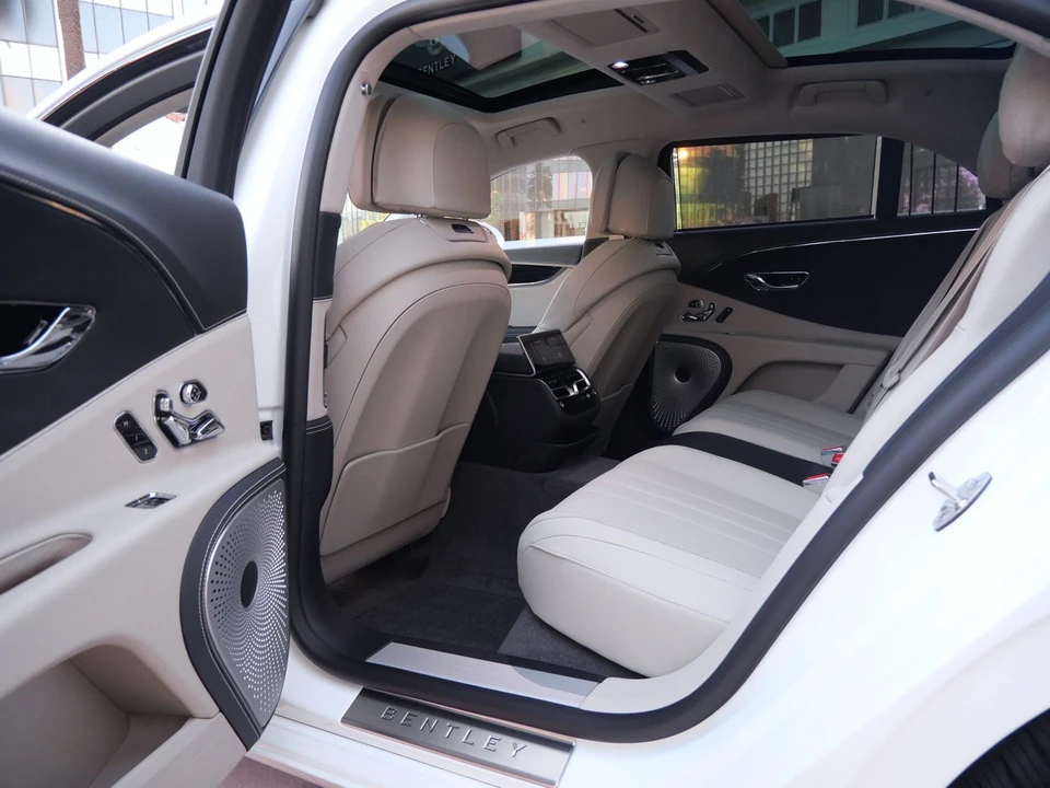 2026 Bentley - Image 19 of 27