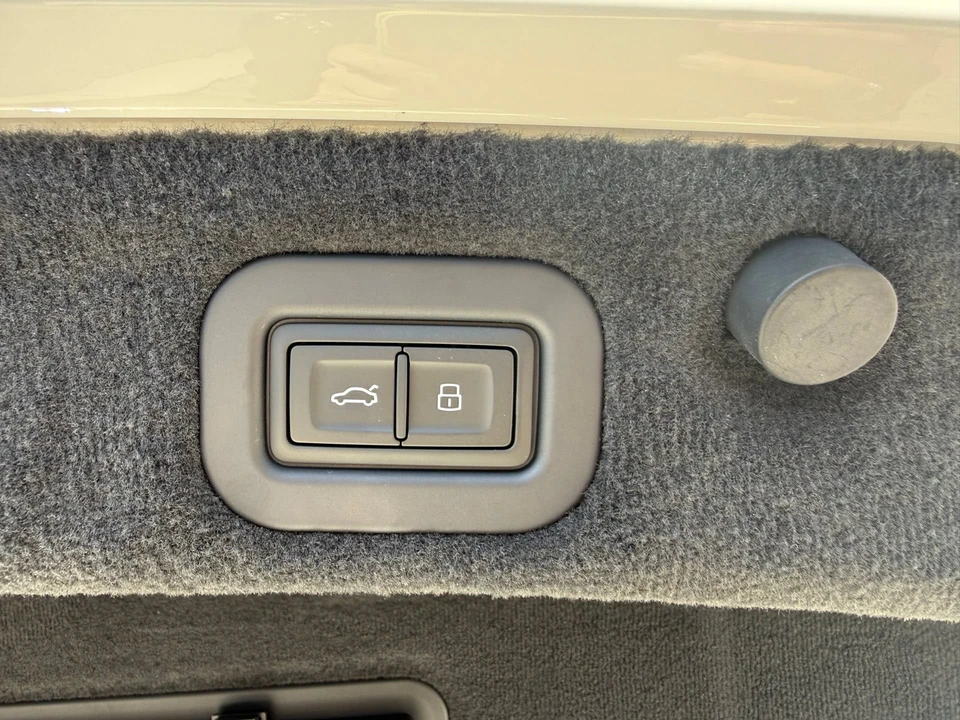 2026 Bentley - Image 24 of 31
