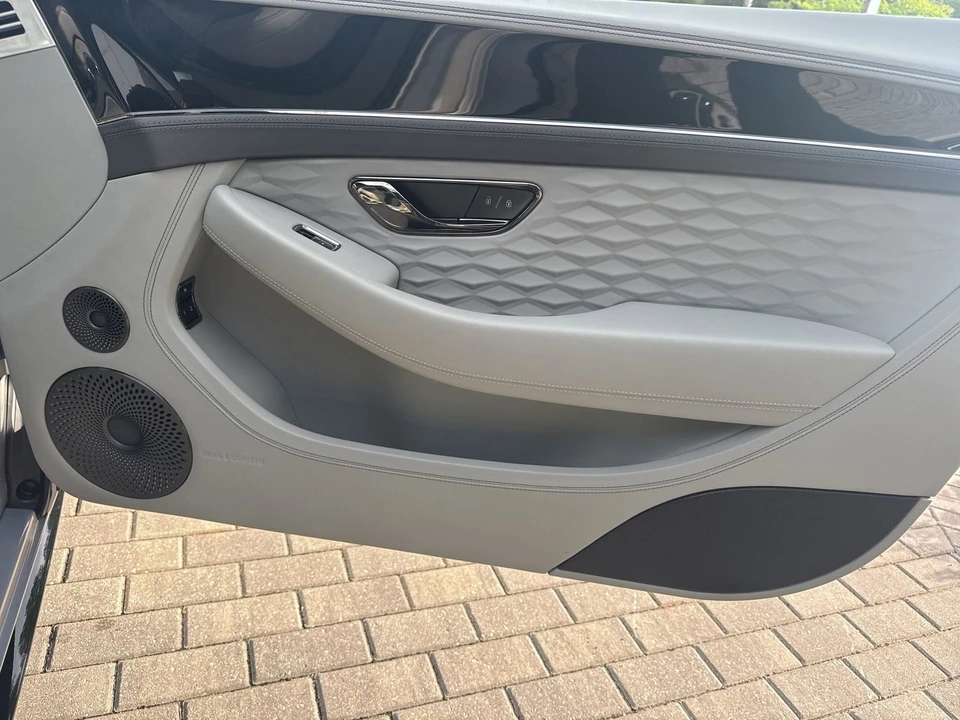 2026 Bentley Continental GTC - Image 28 of 31