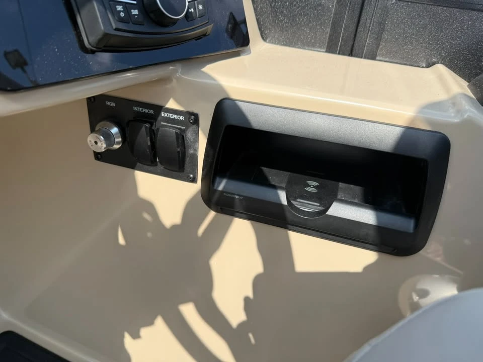 2026 Bentley - Image 11 of 17