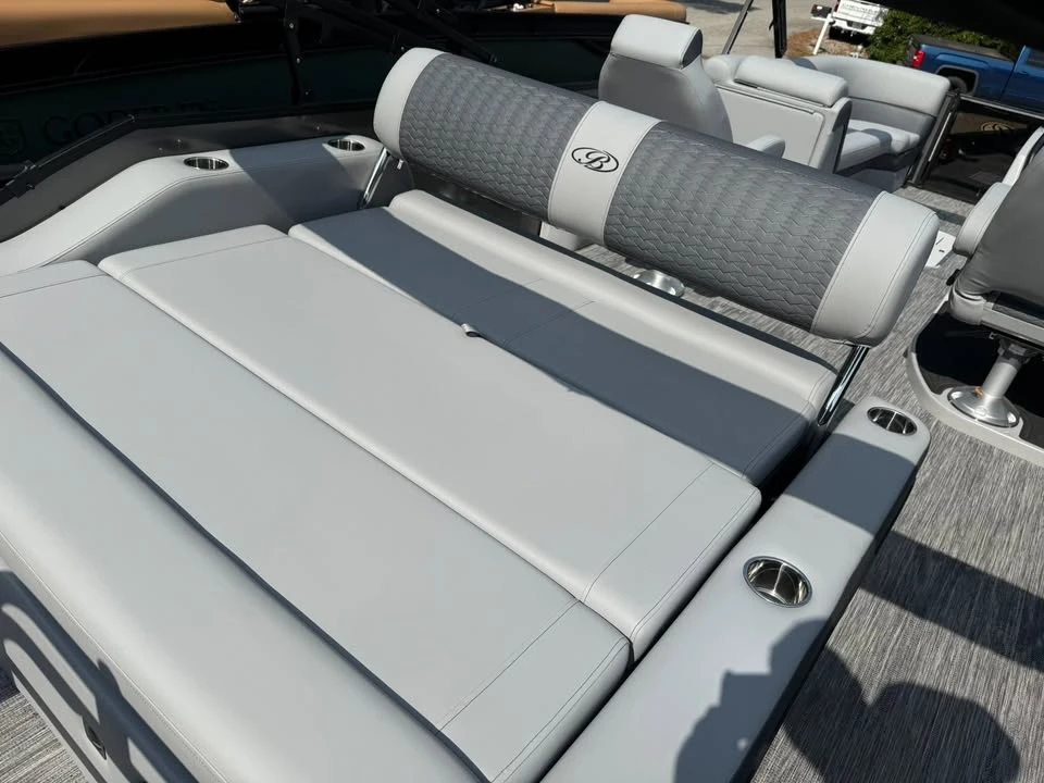 2026 Bentley - Image 12 of 19