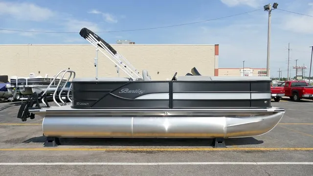 2026 Bentley Pontoons Legacy 200 Navigator