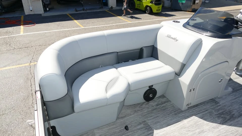 2026 Bentley - Image 19 of 20