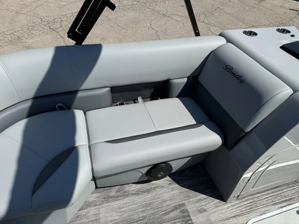 2026 Bentley - Image 15 of 20