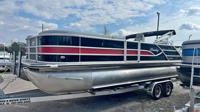 2026 Bentley Pontoons Legacy Swingback 240