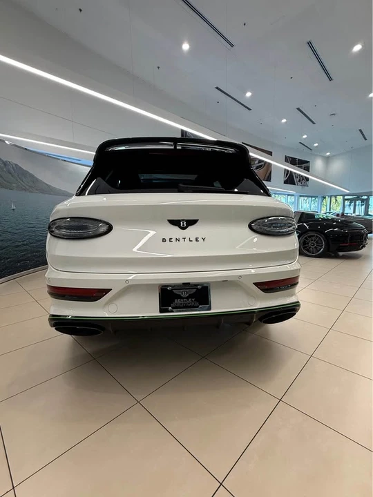2026 Bentley Bentayga Speed - Image 12 of 18