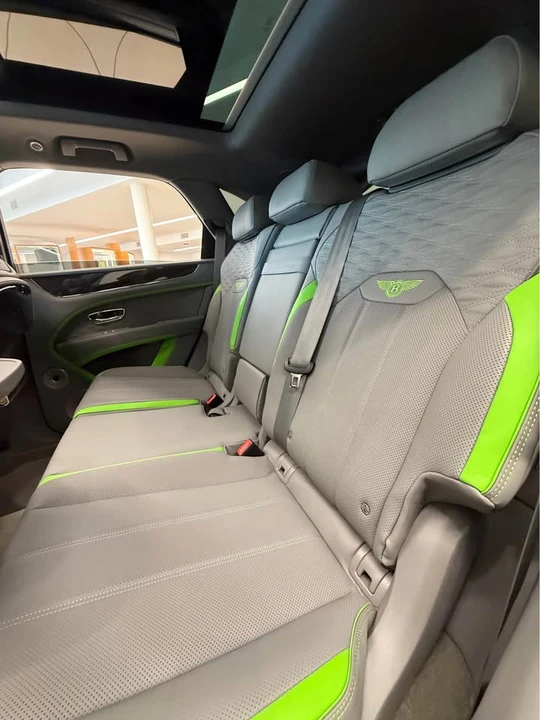 2026 Bentley Bentayga Speed - Image 16 of 18