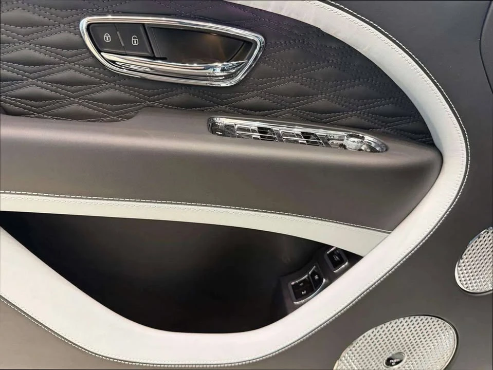 2026 Bentley Bentayga Speed - Image 17 of 20