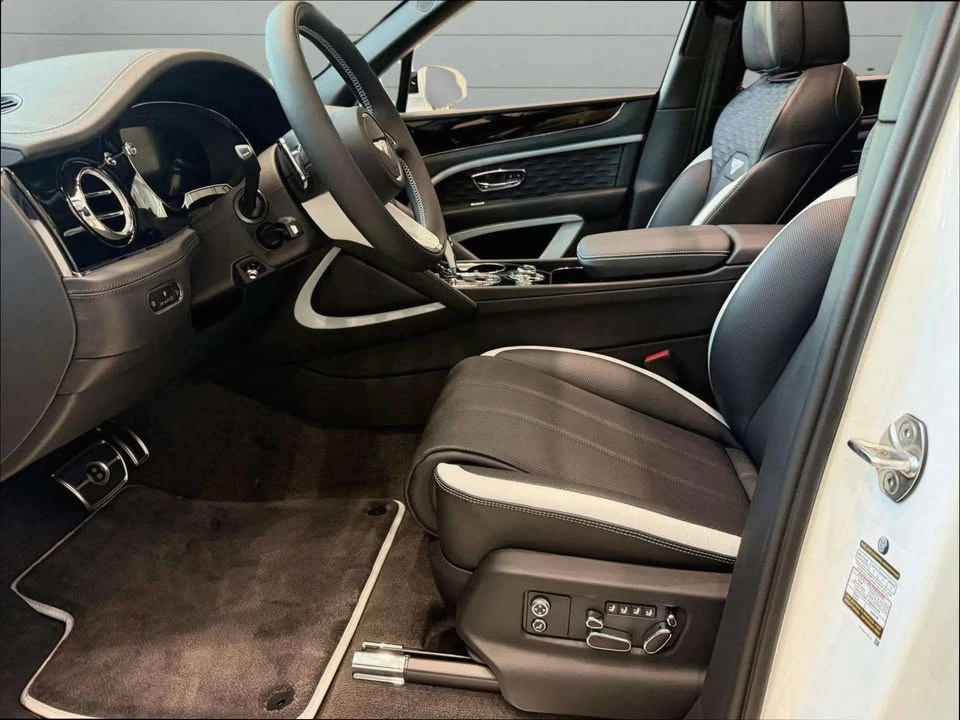 2026 Bentley Bentayga Speed - Image 13 of 20