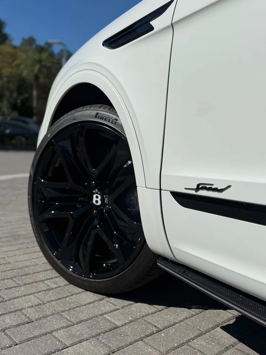 2026 Bentley Bentayga Speed - Image 5 of 6