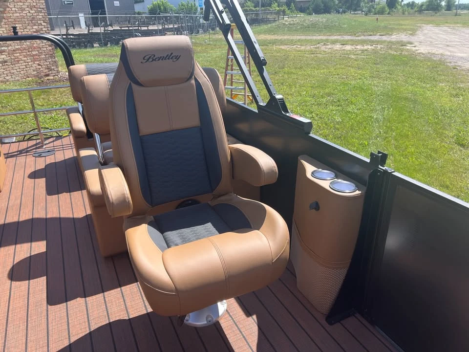 2026 Bentley - Image 8 of 20