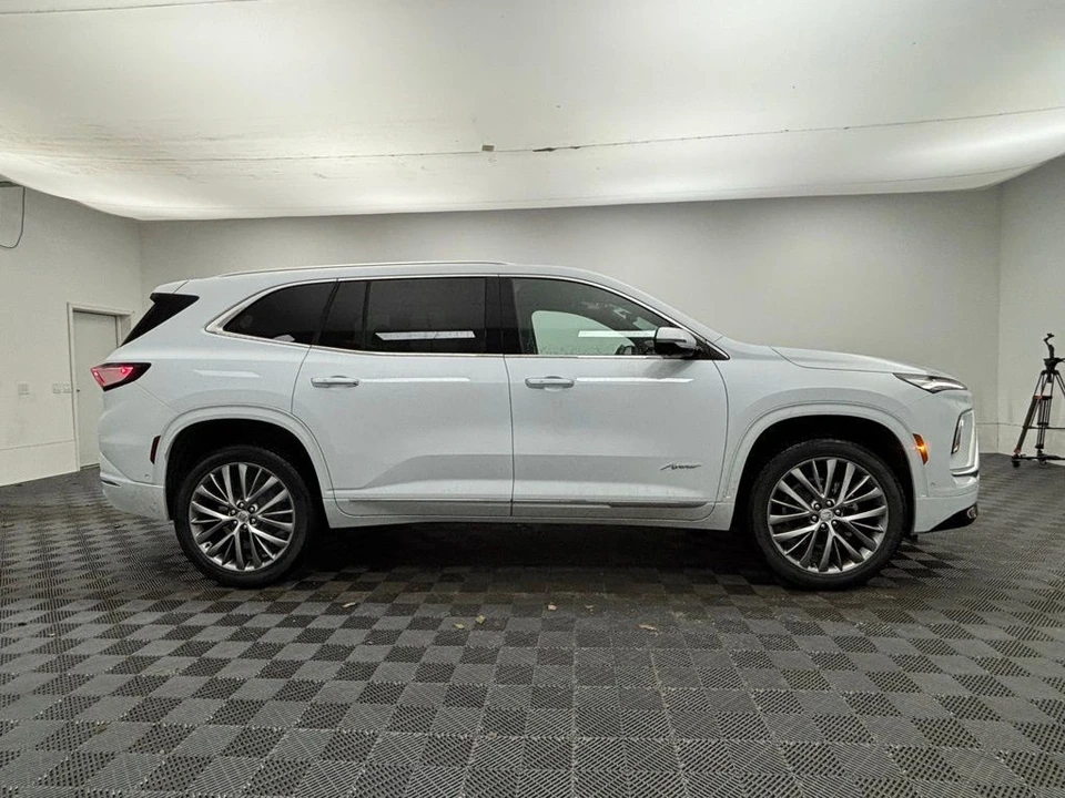 2026 Buick Enclave - Image 9 of 12