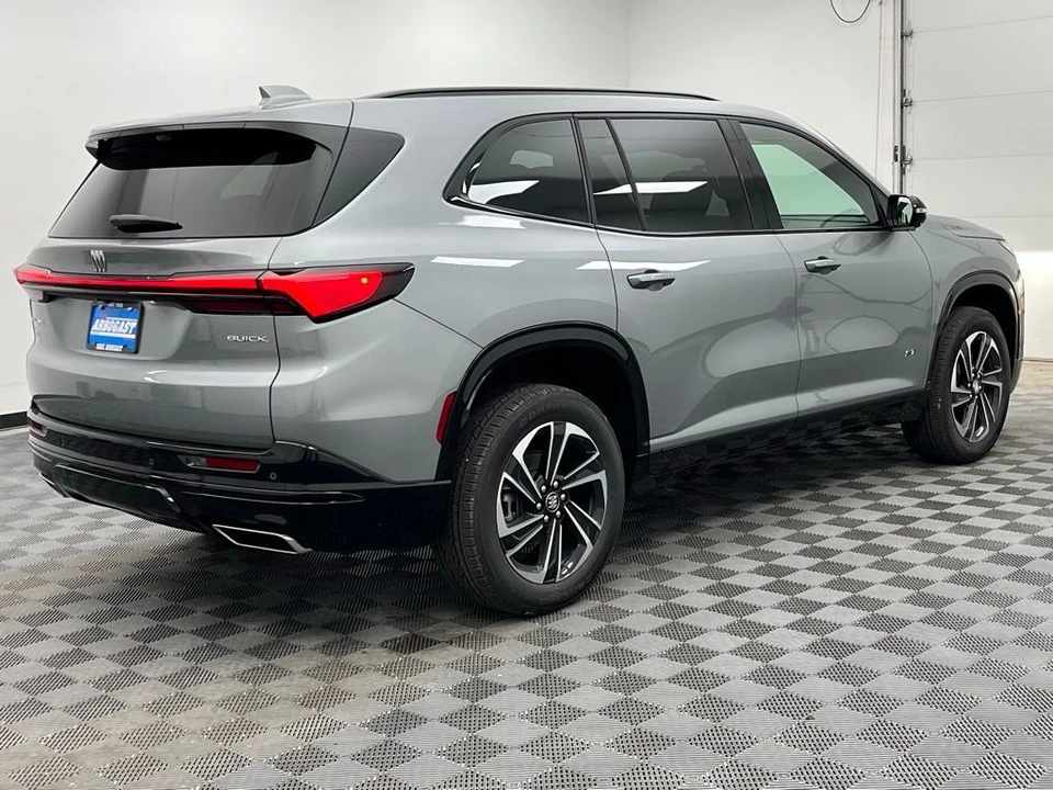 2026 Buick Enclave - Image 9 of 12