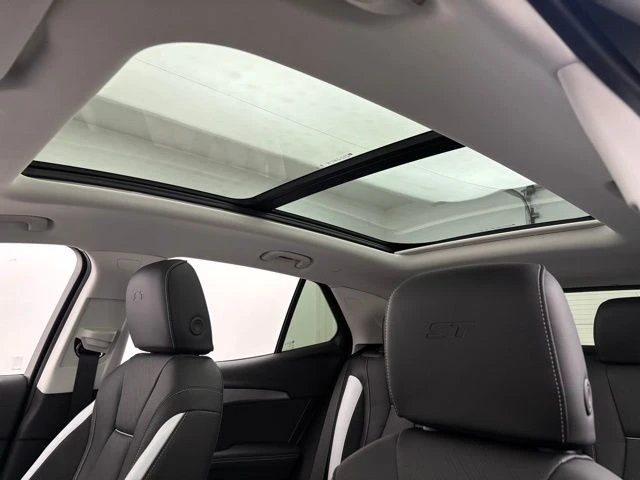 2026 Buick Envision - Image 4 of 12