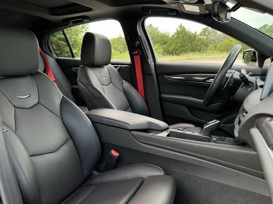 2026 Cadillac CT5-V - Image 27 of 31