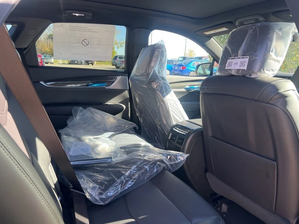 2026 Cadillac XT5 - Image 8 of 11