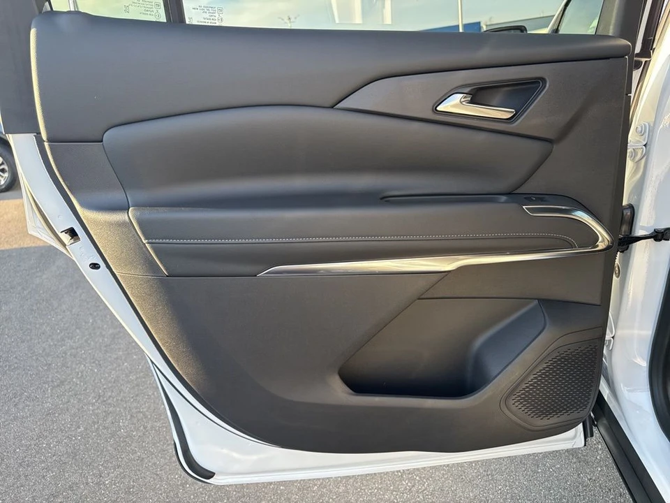 2026 Chevrolet Traverse - Image 12 of 21