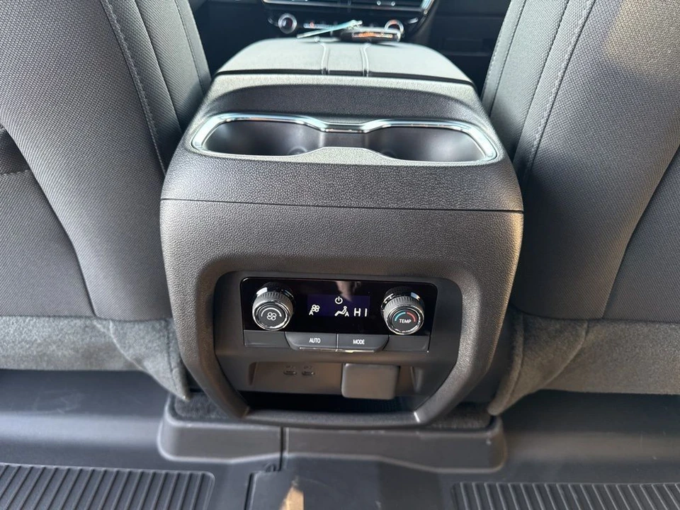 2026 Chevrolet Traverse - Image 14 of 21