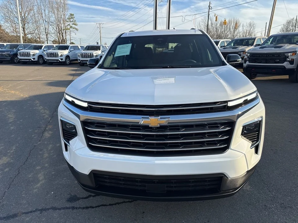 2026 Chevrolet Traverse - Image 8 of 21