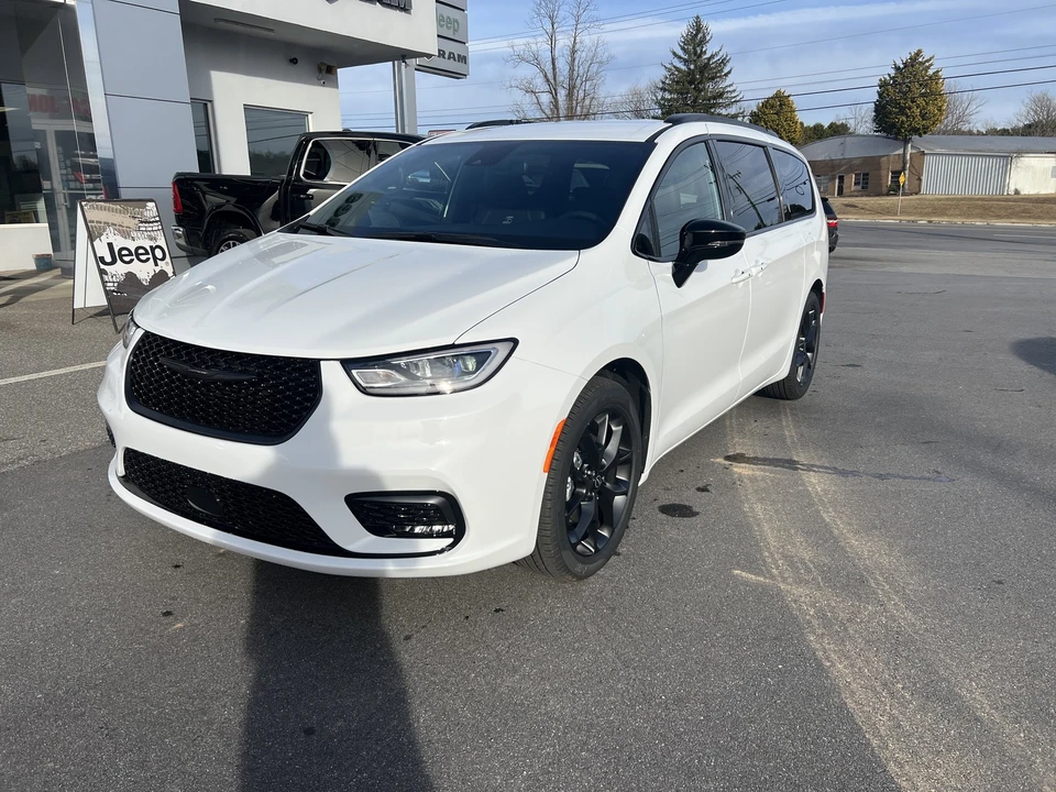 2026 Chrysler - Image 6 of 25