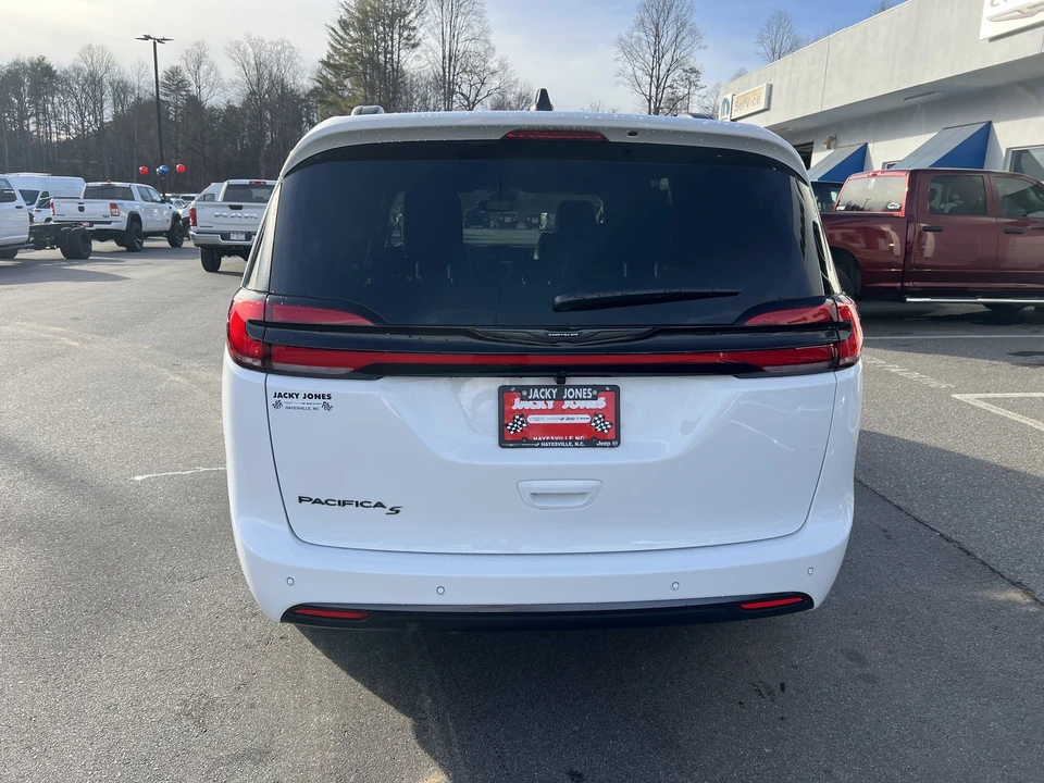2026 Chrysler - Image 2 of 25
