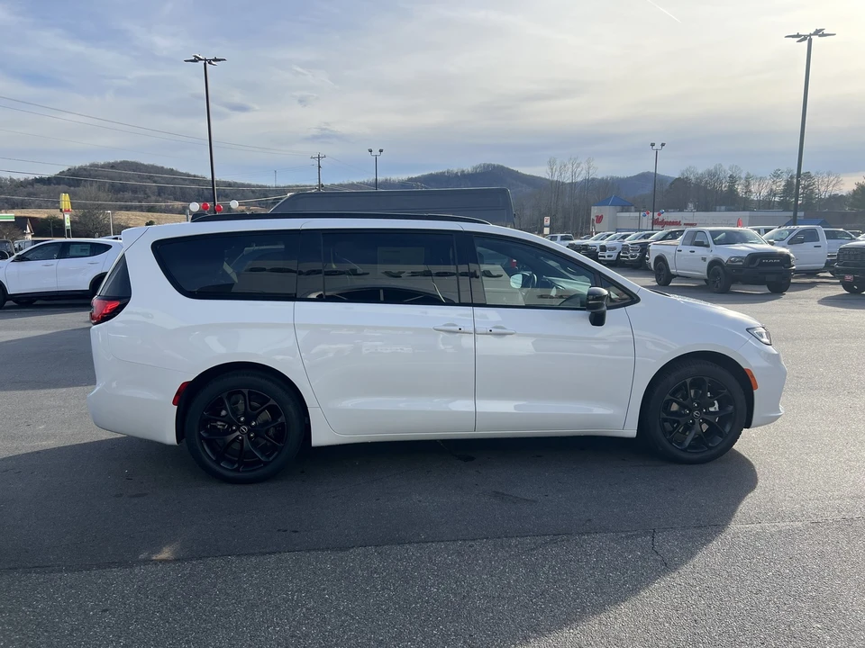 2026 Chrysler - Image 4 of 25