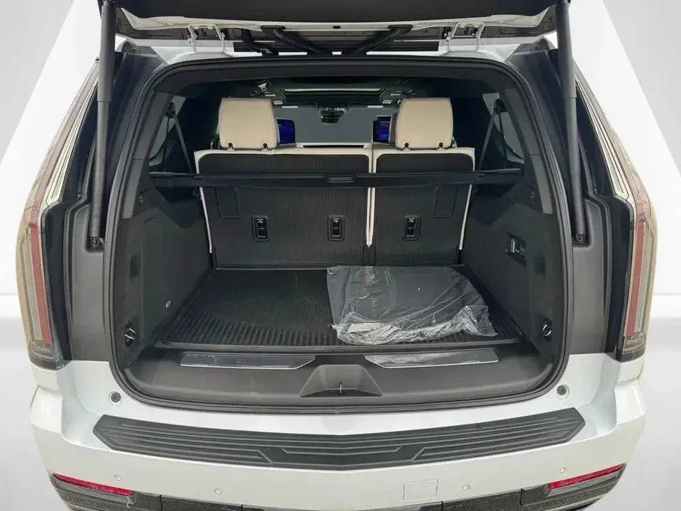2026 Cadillac Escalade 5th Gen - Image 10 of 18