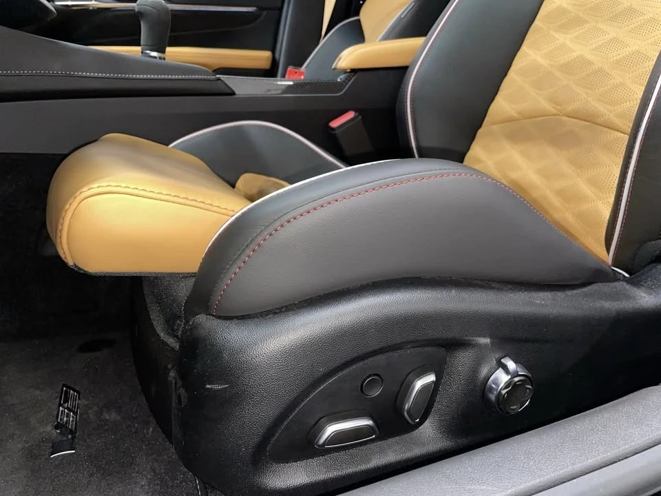 2026 Cadillac CT4-V Blackwing - Image 10 of 20