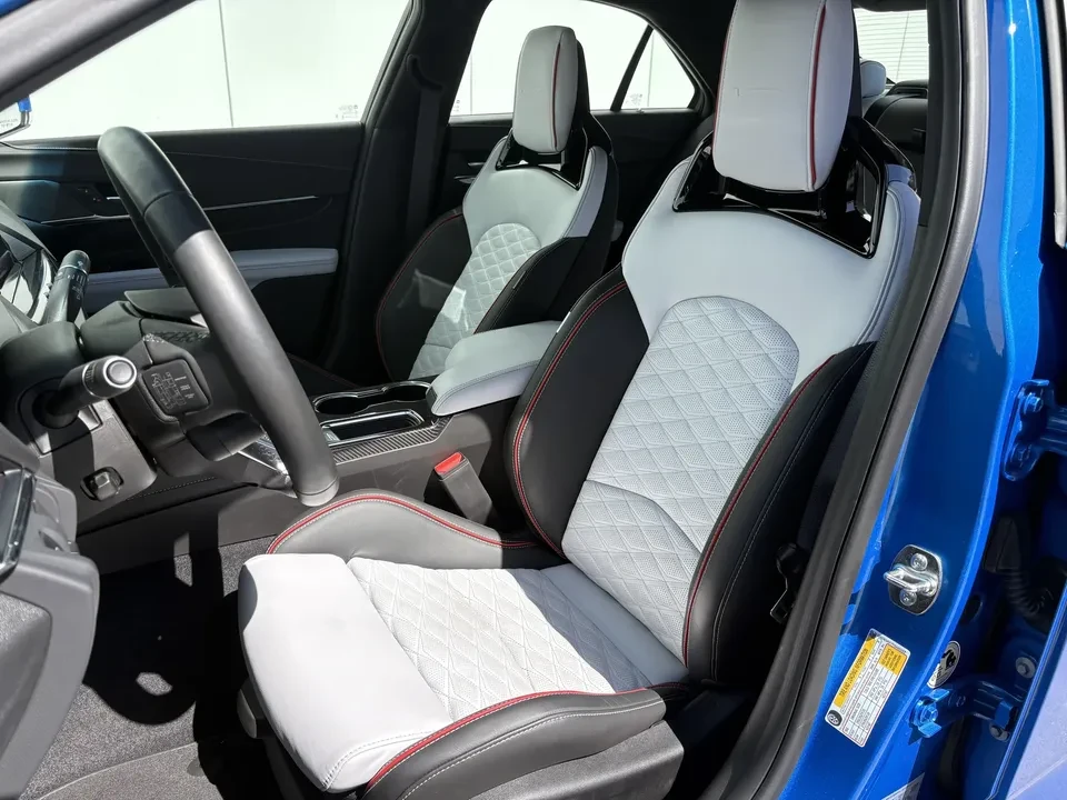 2026 Cadillac CT4-V Blackwing - Image 9 of 17