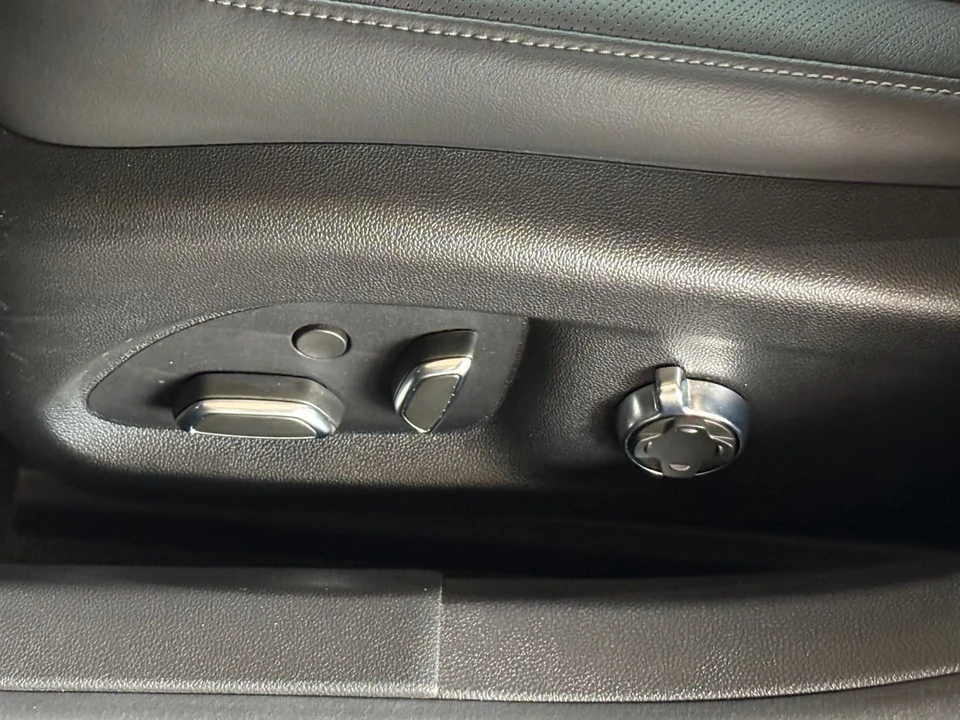 2026 Cadillac CT5 - Image 25 of 31
