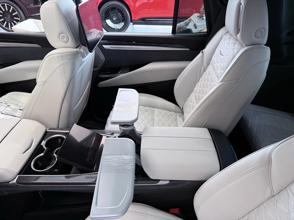 2026 Cadillac Escalade 5th Gen - Image 18 of 20