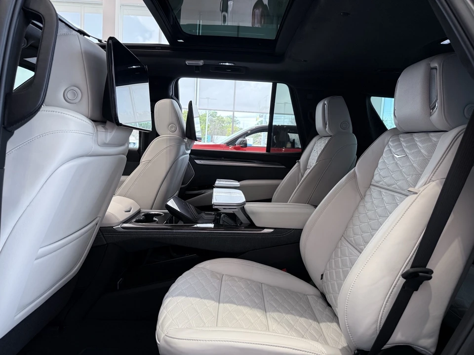 2026 Cadillac Escalade 5th Gen - Image 15 of 20