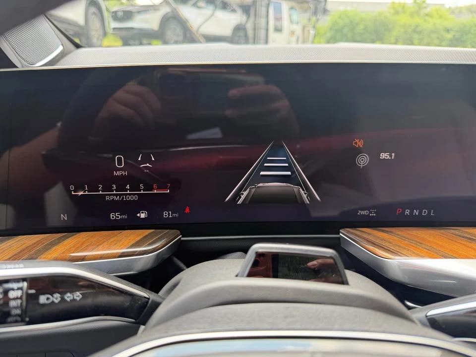 2026 Cadillac Escalade 5th Gen - Image 18 of 19
