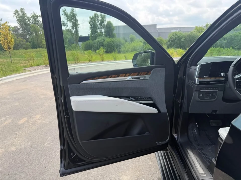 2026 Cadillac Escalade 5th Gen - Image 9 of 19