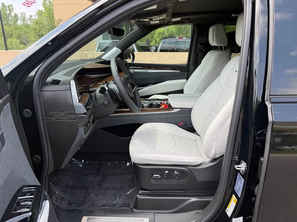 2026 Cadillac Escalade 5th Gen - Image 10 of 19