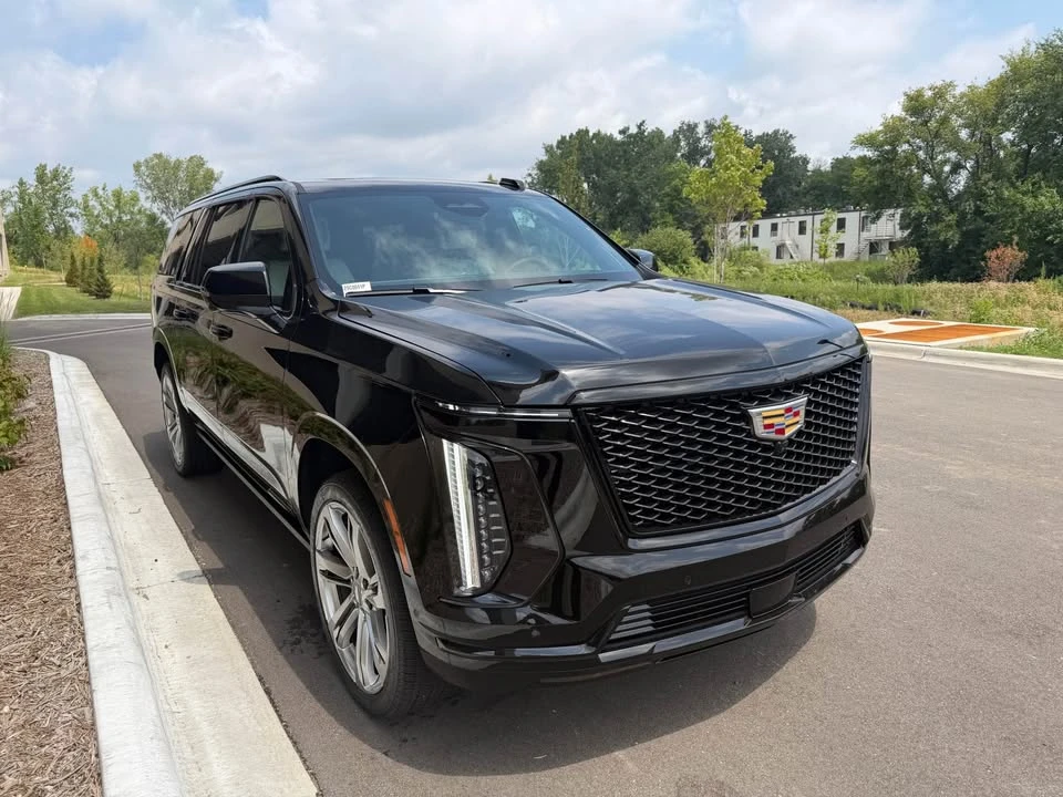 2026 Cadillac Escalade 5th Gen - Image 7 of 19