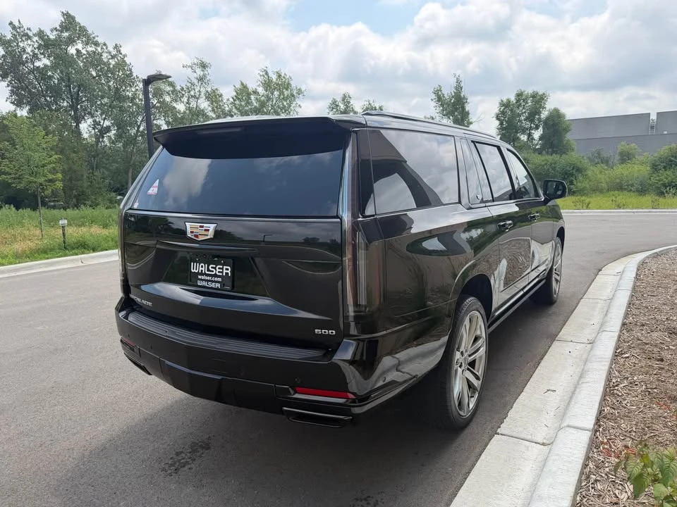 2026 Cadillac Escalade 5th Gen - Image 5 of 19
