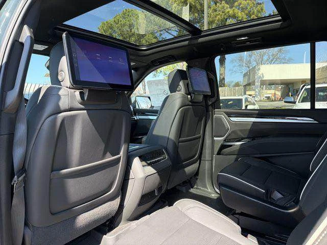 2026 Cadillac Escalade 5th Gen - Image 5 of 7