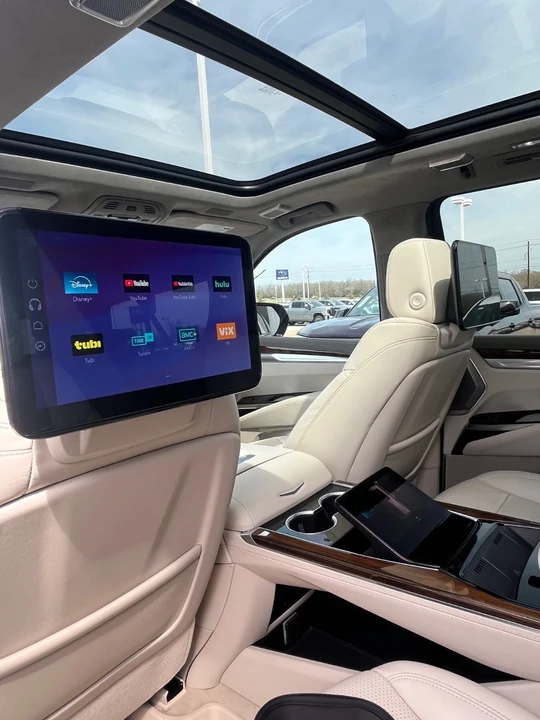 2026 Cadillac Escalade 5th Gen - Image 15 of 20