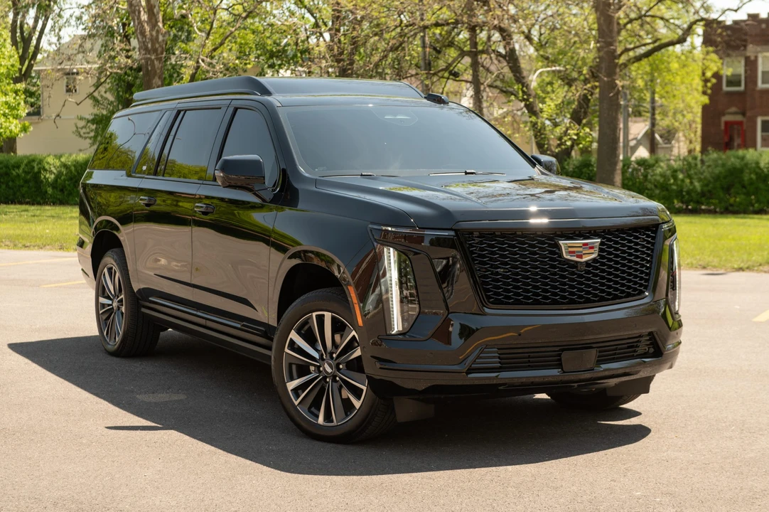 2026 Cadillac Escalade 5th Gen - Image 7 of 31