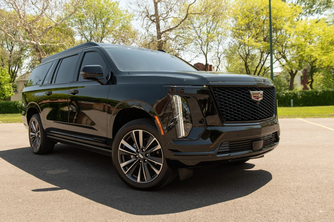 2026 Cadillac Escalade 5th Gen - Image 8 of 31
