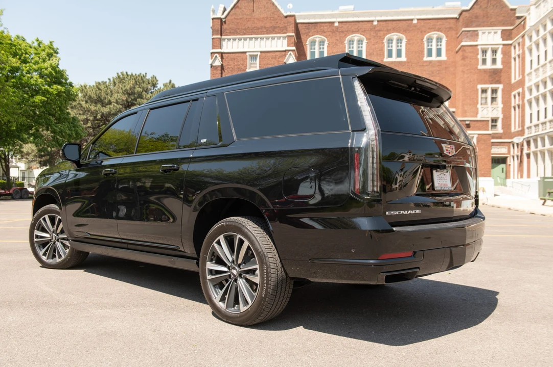2026 Cadillac Escalade 5th Gen - Image 18 of 31