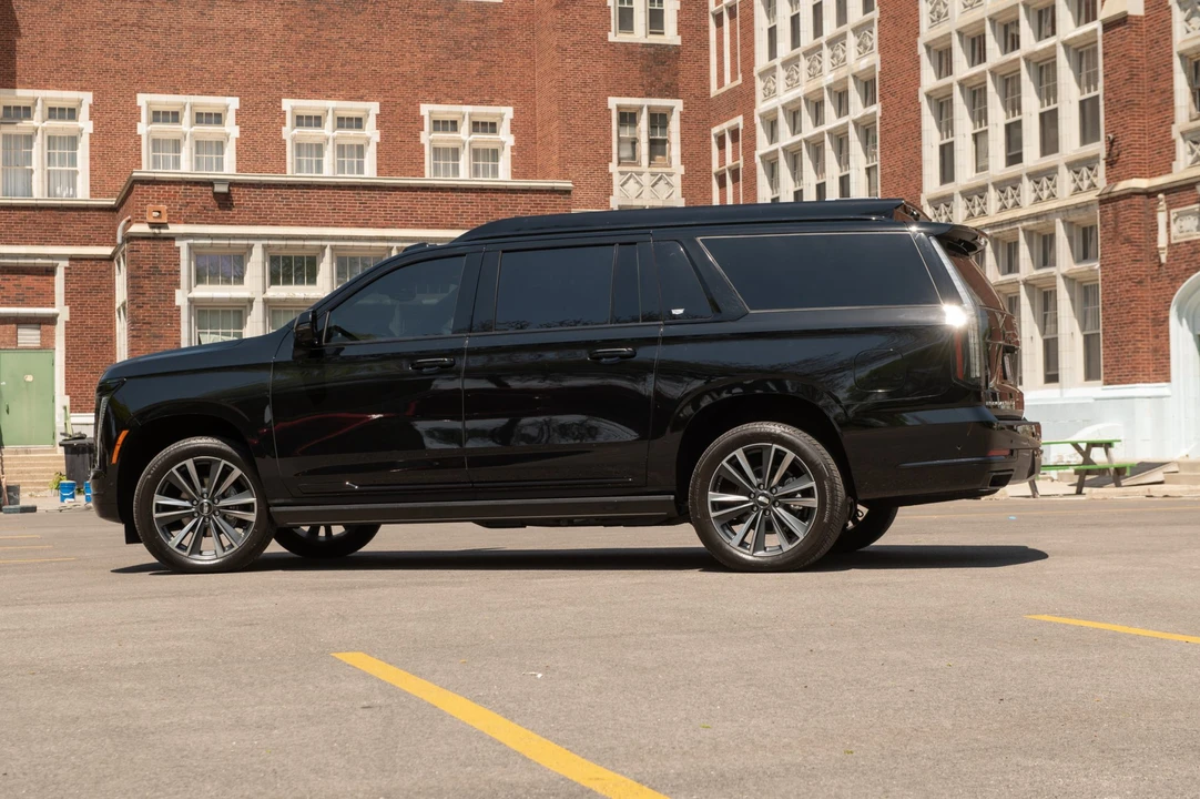 2026 Cadillac Escalade 5th Gen - Image 22 of 31