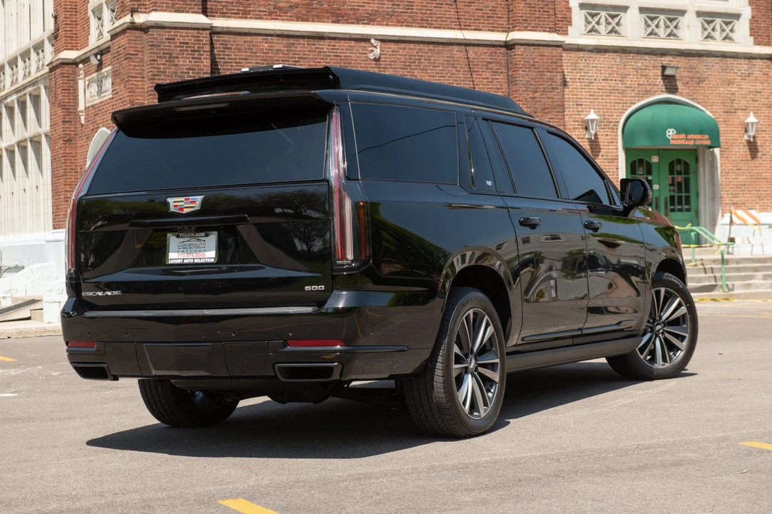 2026 Cadillac Escalade 5th Gen - Image 15 of 31