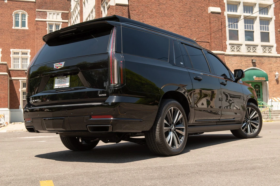 2026 Cadillac Escalade 5th Gen - Image 14 of 31