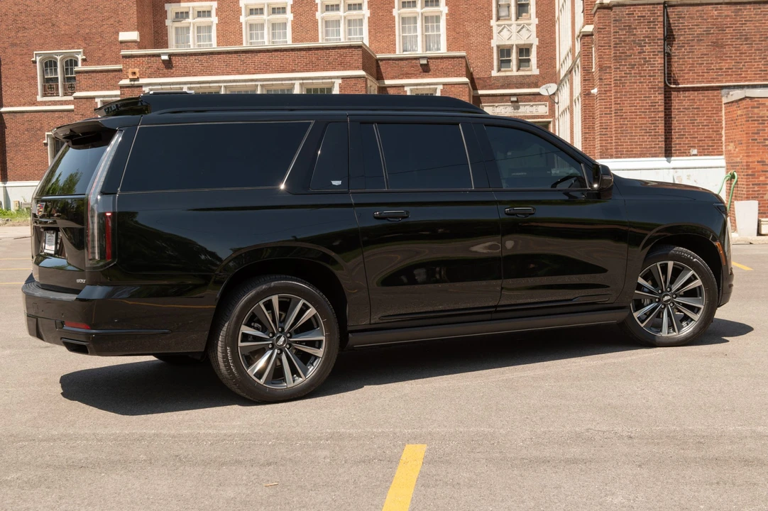 2026 Cadillac Escalade 5th Gen - Image 12 of 31