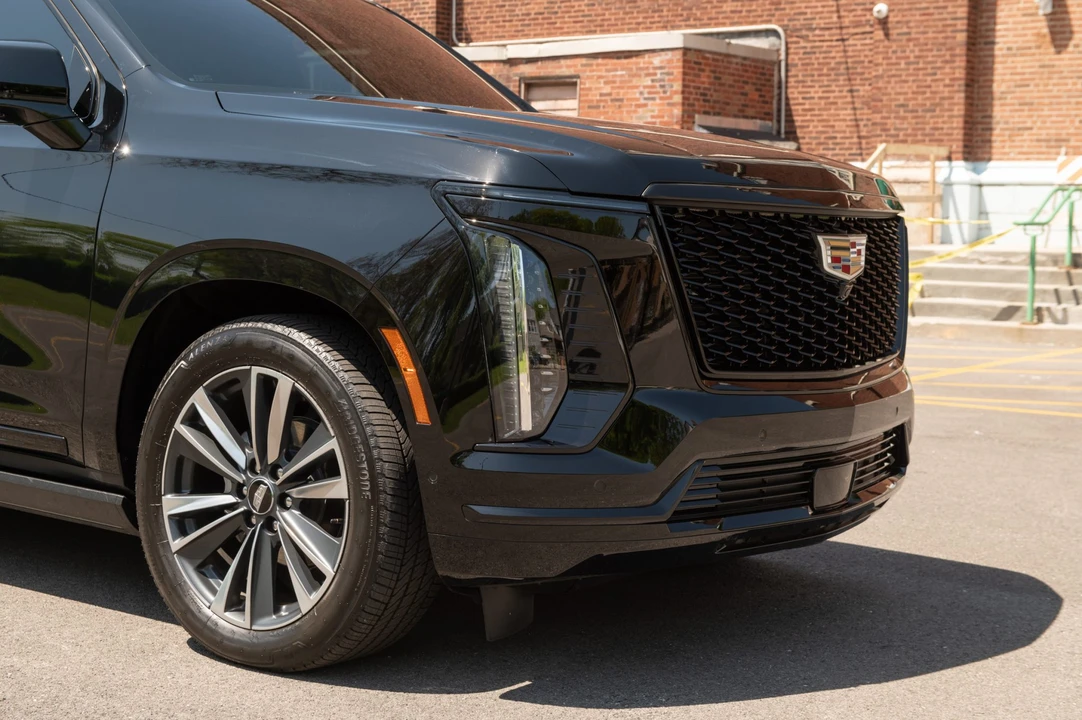 2026 Cadillac Escalade 5th Gen - Image 25 of 31